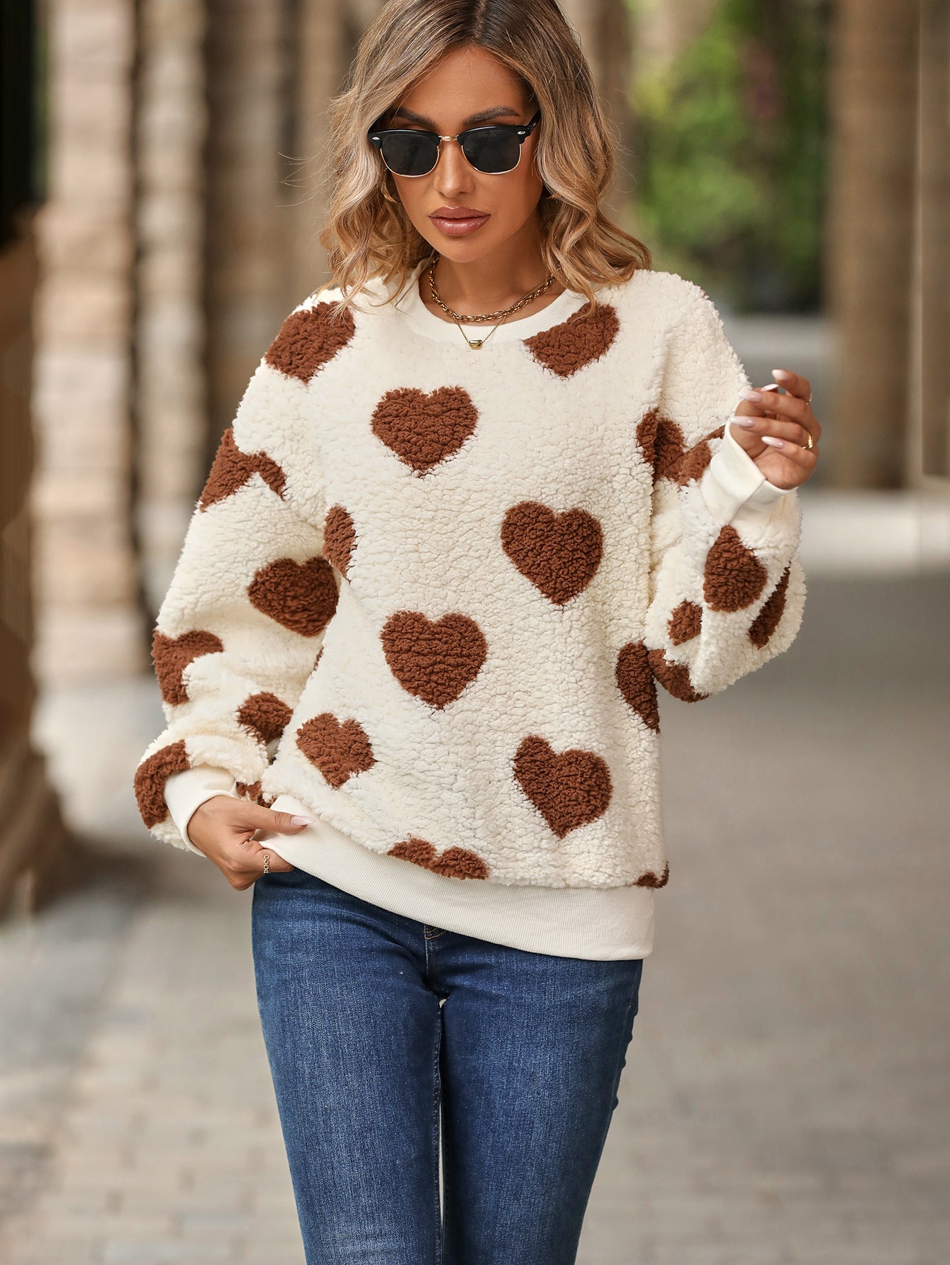 Flash velvet 2023 cross-border women's clothing European and American autumn and winter new plush love printing loose long sleeve round neck pullover sweater