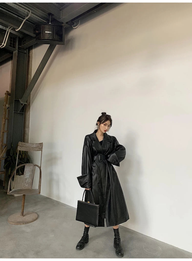Lautaro Long oversized pu leather trench coat for women long sleeve lapel loose fit Fall Stylish black women clothing streetwear